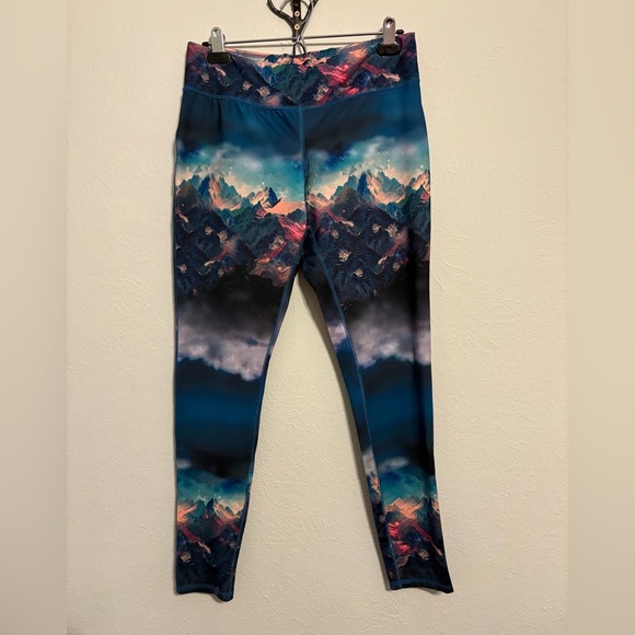 Mountain Print Leggings - Picture 1 of 3